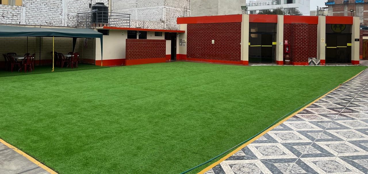 Zona del jardín interno en la Cooperativa La Luz, disponible para alquiler WhatsApp Image 2025 05 28 at 3.52.02 PM 1